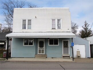 108 Vinton St, Palo, IA 52324
