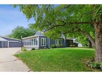 2524 E 42nd St, Des Moines, IA 50317