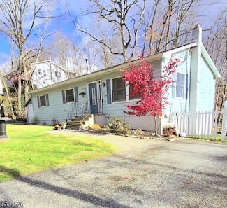 12 Old Coach Rd, Vernon, NJ 07462