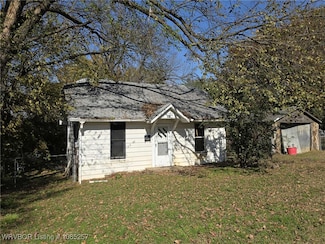 315 E Brown St, Paris, AR 72855