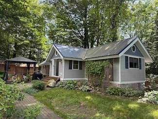 15 Lynwood Dr, Brattleboro, VT 05301