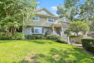 1 Shady Brook Ln, Old Greenwich, CT 06870