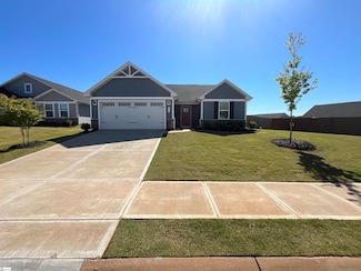 402 Sidney Wilson Ct, Simpsonville, SC 29681