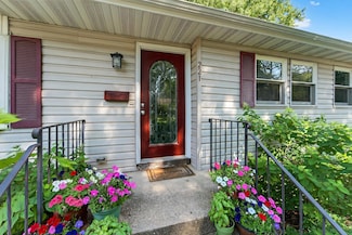 221 Buckingham Ln, Madison, WI 53714