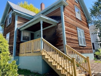 9 Warren St Unit 1, Ipswich, MA 01938