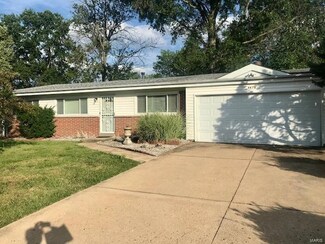 9478 Indian Meadows Dr, Saint Louis, MO 63132