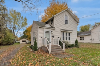 217 W 3rd St, Niles, OH 44446