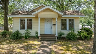 614 N 7th St, Paris, AR 72855