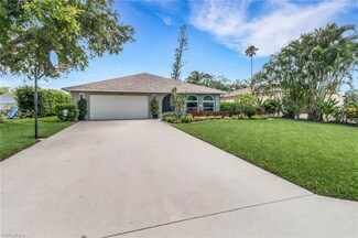 9798 Oxford St, Naples, FL 34109