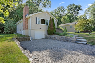 217 Macon Dr, Bridgeport, CT 06606