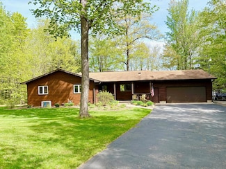 7002 Wildwood Ln, Rhinelander, WI 54501