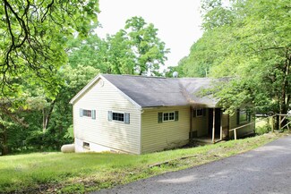 3228 Ridgedale Rd, Morgantown, WV 26508
