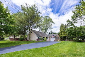 186 Montrose Dr, Port Jefferson Station, NY 11776