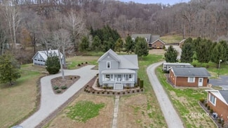 1368 Powell St, Middleport, OH 45760