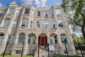 6557 S University Ave Unit 204, Chicago, IL 60637