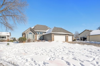 9212 Queens Garden N, Minneapolis, MN 55443