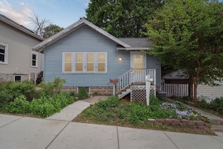 421 S 5th St, Stoughton, WI 53589