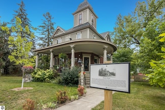 402 E Cayuga St, Bellaire, MI 49615
