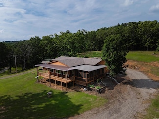 637 Riverpoint Rd, Clarksville, AR 72830