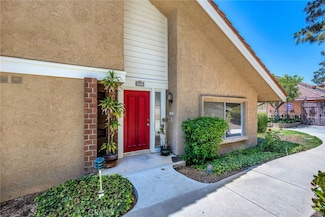 335 Sprucewood Ave, Oak Park, CA 91377
