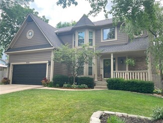 8438 Hallet St, Lenexa, KS 66215