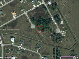 9008 Dee Ct, Port Labelle, FL 33935