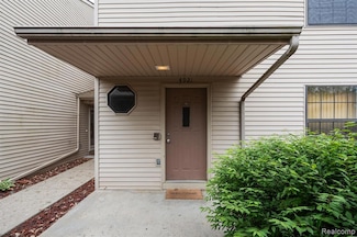 4921 Oak Hill Dr, Waterford, MI 48329