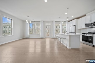 57 Arnold Dr, Wood Ridge, NJ 07075