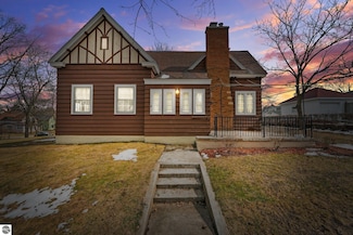 216 Holbrook St, Cadillac, MI 49601