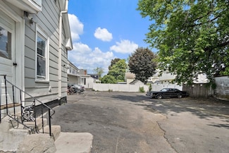 36 London St, Lowell, MA 01852