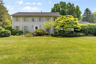 2 Hunters Pointe, Pittsford, NY 14534