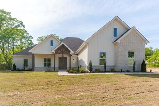 916 Steamboat Springs Dr, Little Rock, AR 72210