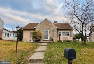 1321 Canterbury Ln, York, PA 17406