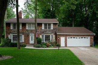 51 Lancelot Ct, Getzville, NY 14068