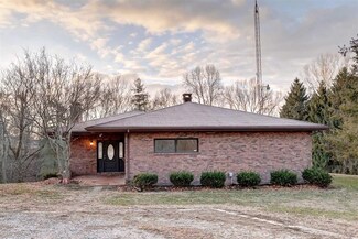101 Honeysuckle Ln, Bloomfield, IN 47424
