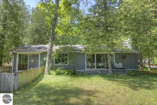 7366 S Birchway Dr, Maple City, MI 49664