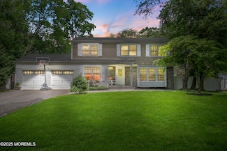 10 Galahad Dr, Manalapan, NJ 07726