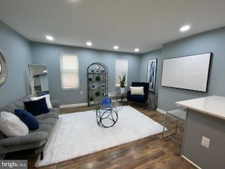 6033 Vine St, Philadelphia, PA 19139