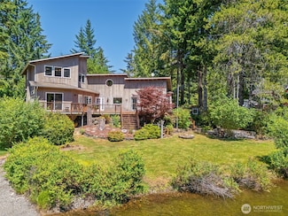 61 N Picnic Dr, Lilliwaup, WA 98555