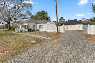 6827 Williams Landing Rd, Hayes, VA 23072