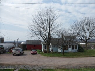 437 N Baker Rd, Waymart, PA 18472