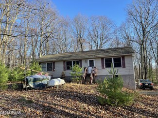 106 Stockton Dr, Milford, PA 18337