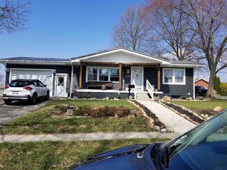 715 E Hazel St, Albion, IN 46701