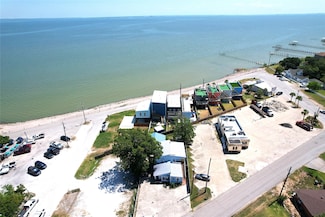 4507 W Bayshore Dr, Bacliff, TX 77518