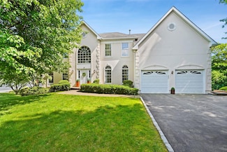 10 Inverness Ct, White Plains, NY 10605
