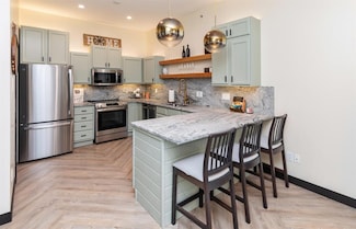 400 E Locust St Unit 102, Des Moines, IA 50309