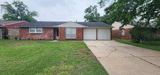 4407 Grapevine St, Houston, TX 77045