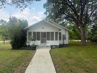220 N Main St, Fentress, TX 78622