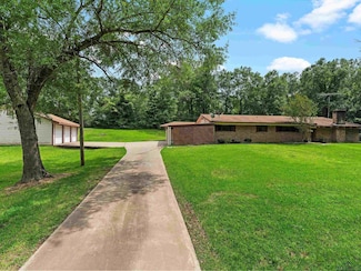 1320 Pine Hill Dr, Jefferson, TX 75657