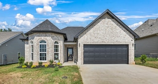 568 Ayden Ln, Clarksville, TN 37042